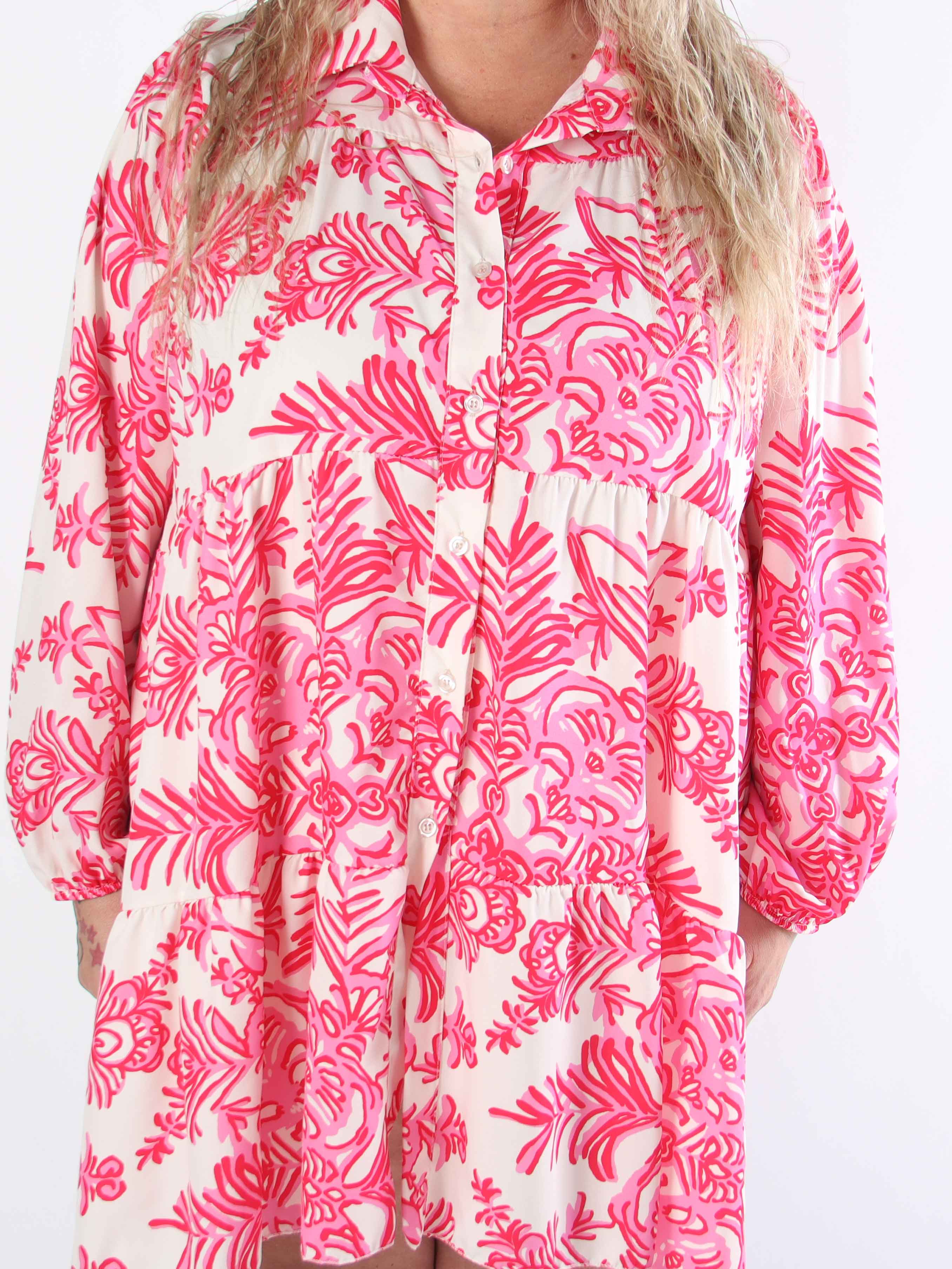 Sophie - Mönstrad plus size-skjortklänning i viskosblandning med volangkant